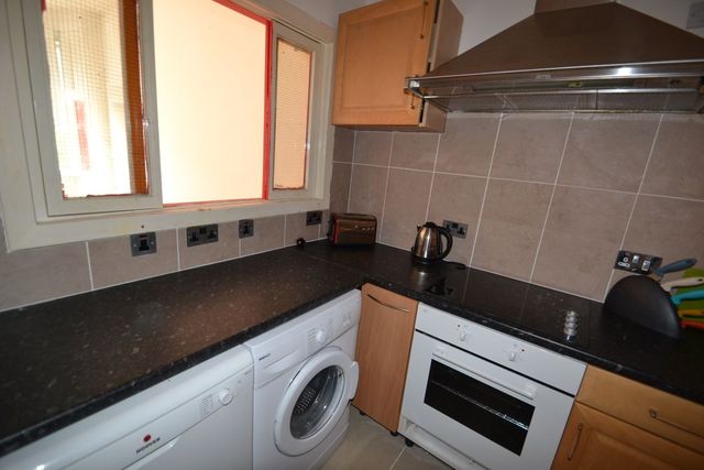  Image of 1 bedroom Flat to rent in Elizabeth Street Govan Glasgow G51 at Ibrox Glasgow Glasgow, G51 1AG