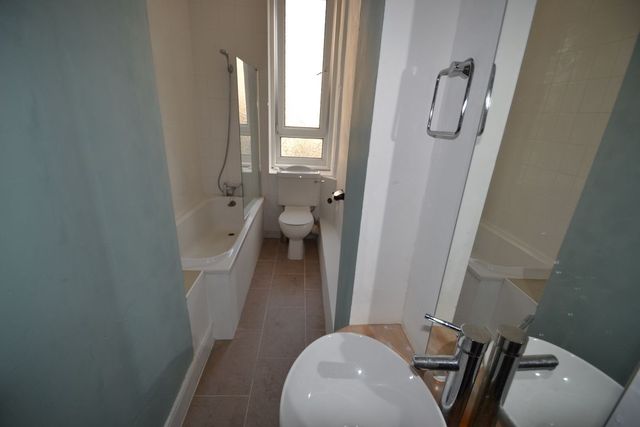  Image of 1 bedroom Flat to rent in Elizabeth Street Govan Glasgow G51 at Ibrox Glasgow Glasgow, G51 1AG