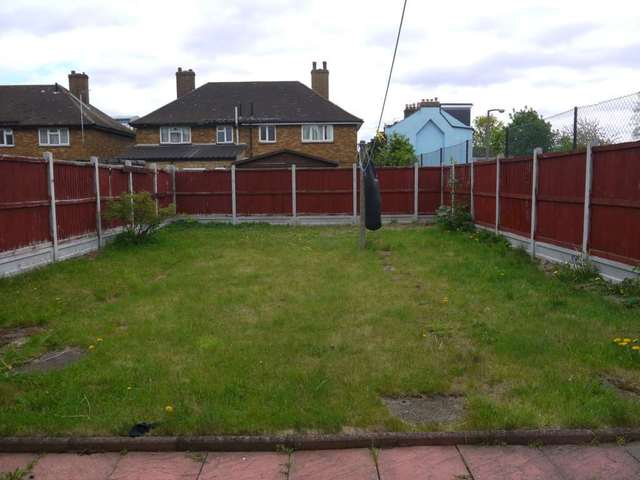  Image of House Share to rent in Ellingham Road London E15 at Ellingham Road Stratford London, E15 2AU