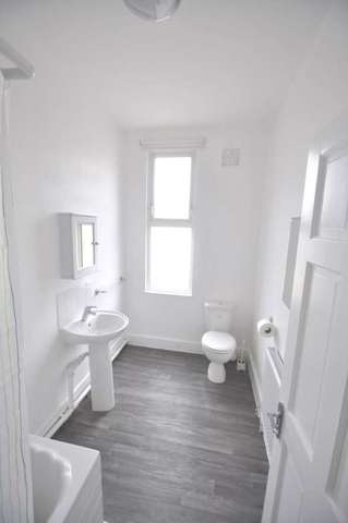  Image of 5 bedroom Detached house to rent in Engleheart Road London SE6 at Engleheart Road  London, SE6 2ET