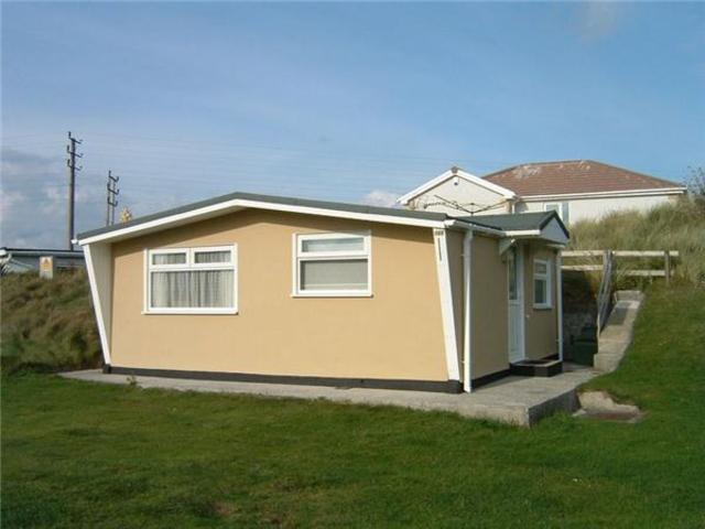  Image of 2 bedroom Bungalow for sale in Riviere Towans Phillack Hayle TR27 at Riviere Towans Phillack HAYLE, TR27 5AF