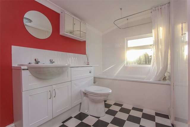  Image of 2 bedroom Terraced house to rent in Fearnley Street Watford WD18 at Watford, WD18 0RD
