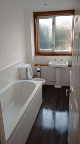  Image of 3 bedroom Flat to rent in Cairnhill Circus Glasgow G52 at Cairnhill Circus  Crookston, G52 3NP
