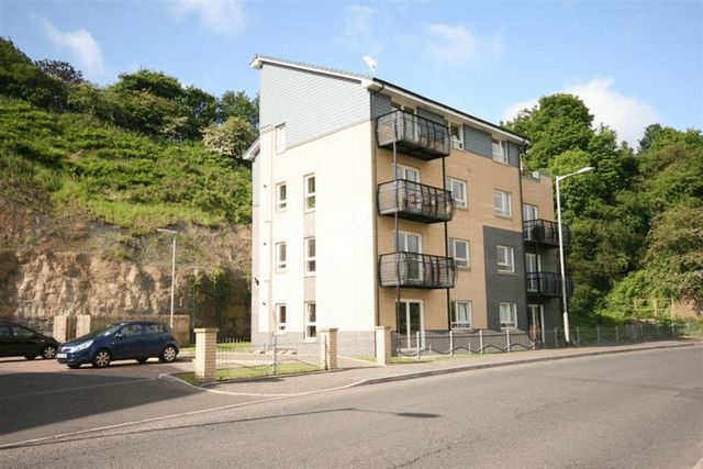  Image of 2 bedroom Flat to rent in Corbiehall Bo