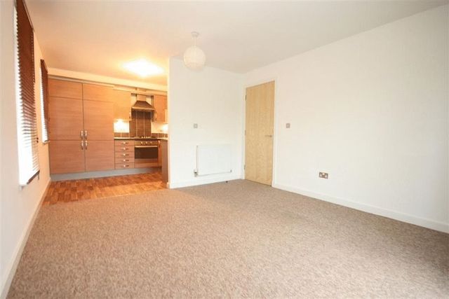  Image of 2 bedroom Flat to rent in Corbiehall Bo