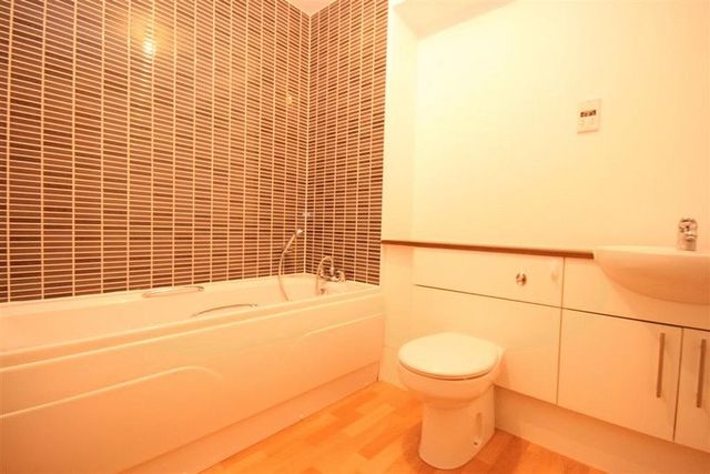  Image of 2 bedroom Flat to rent in Corbiehall Bo