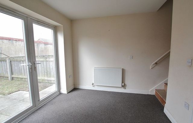  Image of 3 bedroom Property for sale in Florida Court Hull HU5 at Florida Court  Hull, HU5 1AG