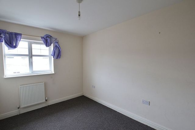  Image of 3 bedroom Property for sale in Florida Court Hull HU5 at Florida Court  Hull, HU5 1AG