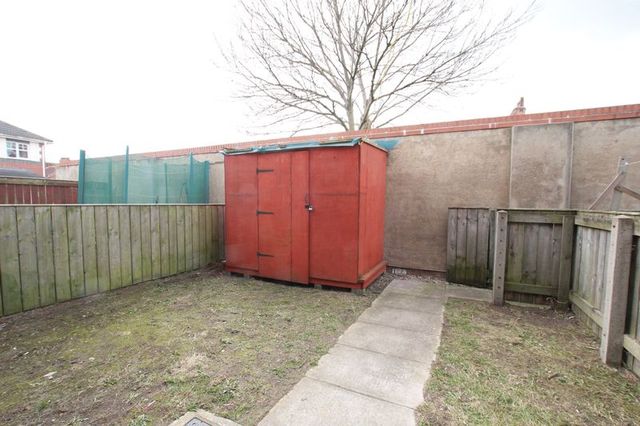  Image of 3 bedroom Property for sale in Florida Court Hull HU5 at Florida Court  Hull, HU5 1AG
