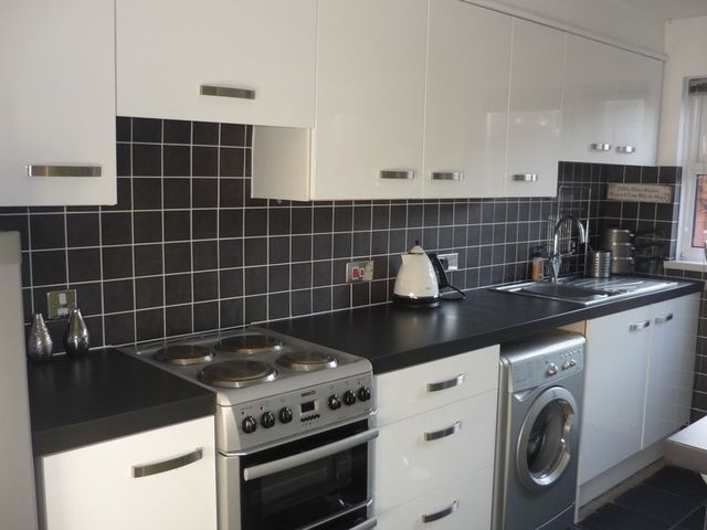  Image of 1 bedroom Flat for sale in Fossdale Close Hull HU8 at Fossdale Close  Hull, HU8 9UB