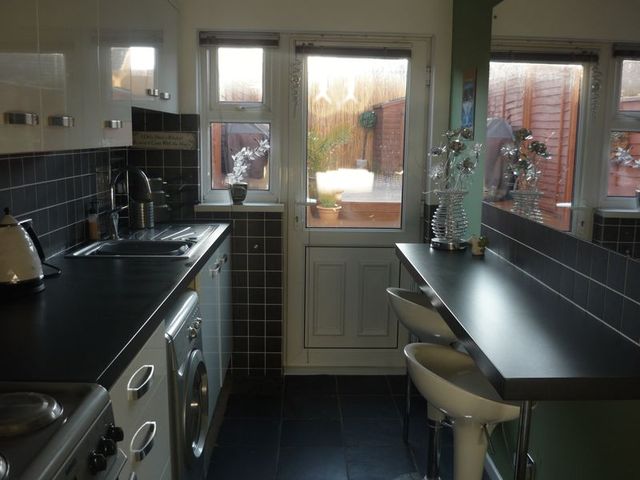  Image of 1 bedroom Flat for sale in Fossdale Close Hull HU8 at Fossdale Close  Hull, HU8 9UB
