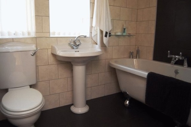  Image of 4 bedroom Terraced house to rent in Francis Close Widnes WA8 at Francis Close  Widnes, WA8 8SU