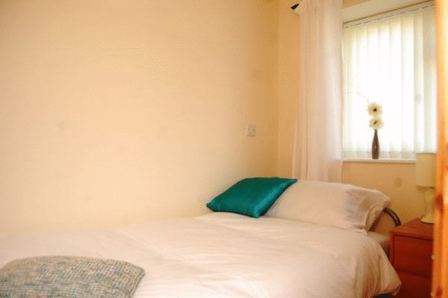  Image of 4 bedroom Terraced house to rent in Francis Close Widnes WA8 at Francis Close  Widnes, WA8 8SU