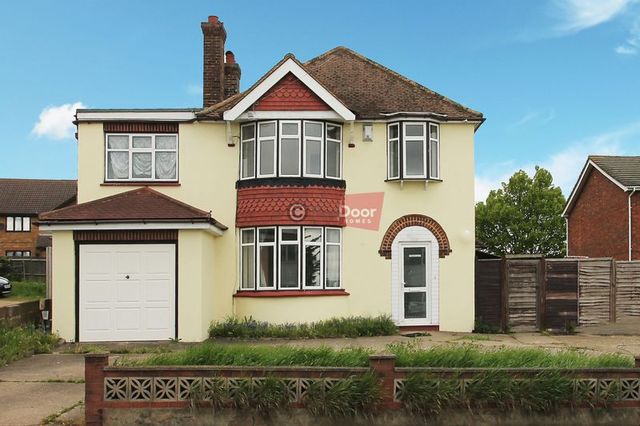  Image of 4 bedroom Detached house to rent in Frindsbury Hill Rochester ME2 at Frindsbury Hill  Rochester, ME2 4JS