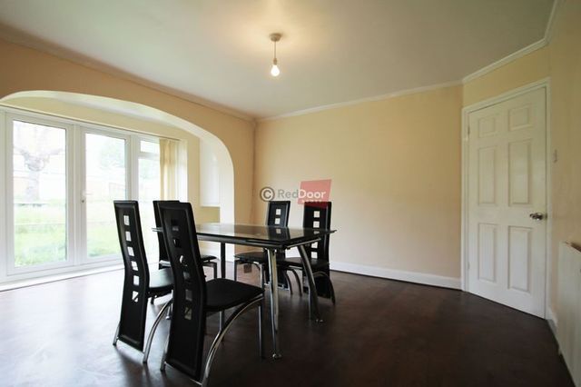  Image of 4 bedroom Detached house to rent in Frindsbury Hill Rochester ME2 at Frindsbury Hill  Rochester, ME2 4JS