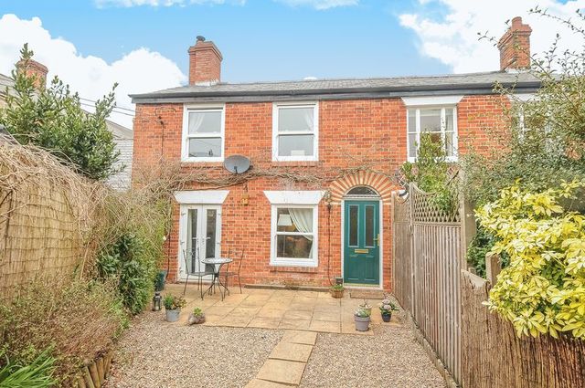  Image of 2 bedroom Terraced house for sale in Frogmore Lane Stanford in the Vale Faringdon SN7 at Frogmore Lane Stanford in the Vale Faringdon, SN7 8LG