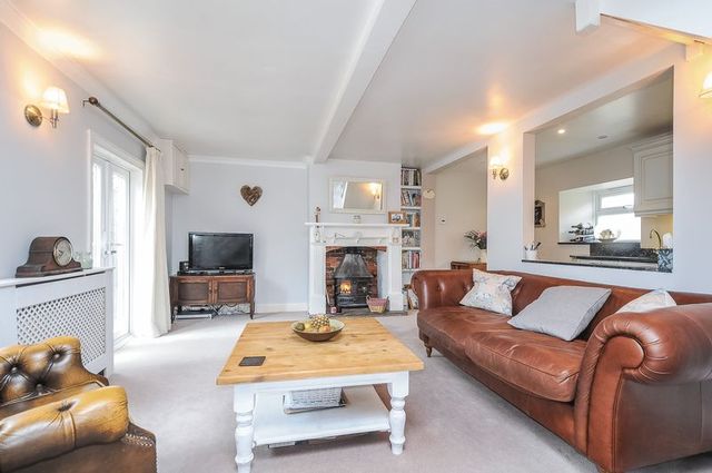  Image of 2 bedroom Terraced house for sale in Frogmore Lane Stanford in the Vale Faringdon SN7 at Frogmore Lane Stanford in the Vale Faringdon, SN7 8LG