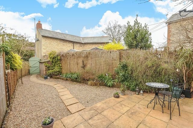  Image of 2 bedroom Terraced house for sale in Frogmore Lane Stanford in the Vale Faringdon SN7 at Frogmore Lane Stanford in the Vale Faringdon, SN7 8LG