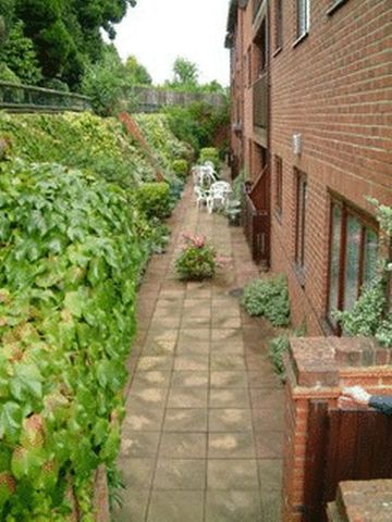  Image of Retirement Property for sale in Cotterells Hill Hemel Hempstead HP1 at Cotterells Hill  Hemel Hempstead, HP1 1UF