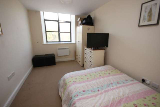  Image of 2 bedroom Apartment to rent in Glossop Brook Road Glossop SK13 at Glossop Brook Road  Glossop, SK13 8GJ