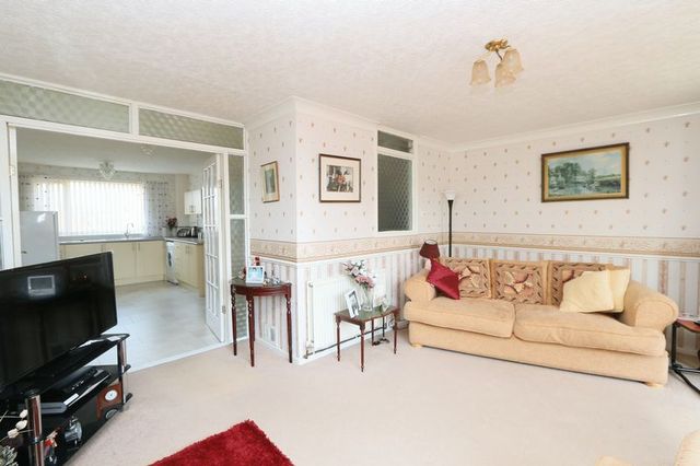  Image of 3 bedroom Terraced house for sale in Grasby Road Hull HU8 at Grasby Road  Hull, HU8 9DB