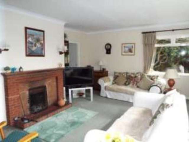  Image of 3 bedroom Bungalow for sale in Gravel Pit Lane Rowney Green Alvechurch Birmingham B48 at Rowney Green Birmingham Rowney Green, B48 7QG