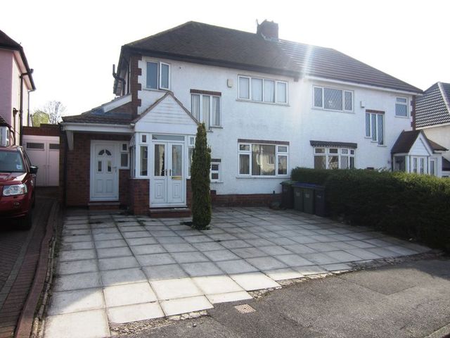  Image of 4 bedroom Semi-Detached house to rent in Grove Road Oldbury B68 at Grove Road  Oldbury, B68 9JL