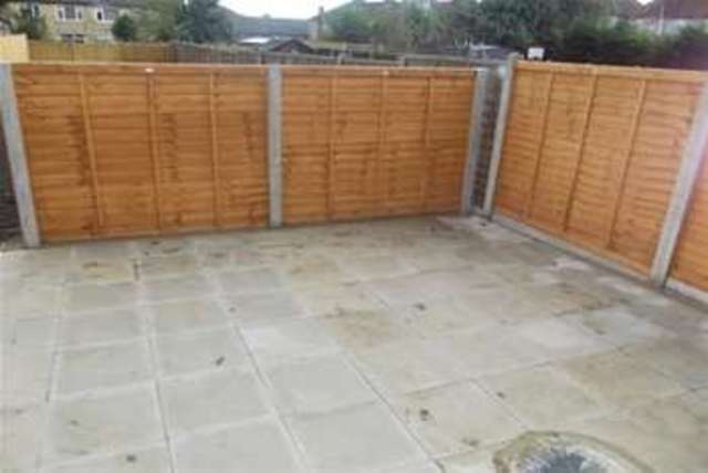  Image of Studio flat to rent in Fencepiece Road Ilford IG6 at Hainault, IG6 2ST