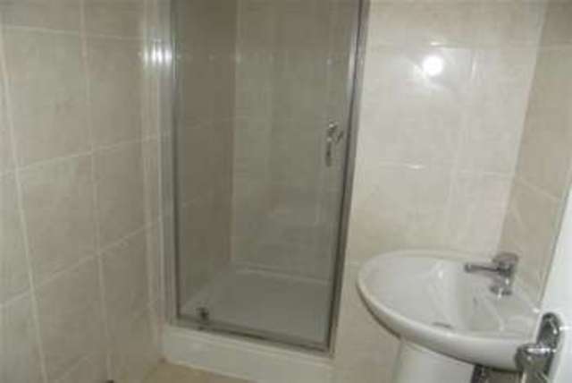  Image of Studio flat to rent in Fencepiece Road Ilford IG6 at Hainault, IG6 2ST