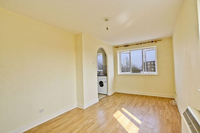  Image of 1 bedroom Flat for sale in Harlinger Street London SE18 at Harlinger Street  Woolwich, SE18 5SW