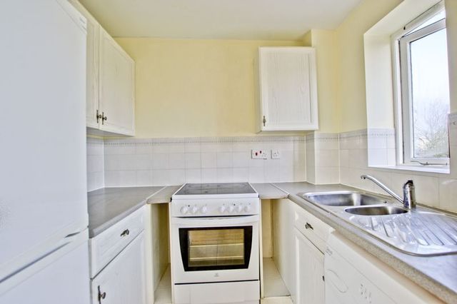  Image of 1 bedroom Flat for sale in Harlinger Street London SE18 at Harlinger Street  Woolwich, SE18 5SW