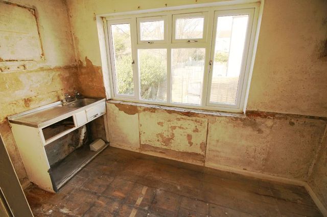  Image of 4 bedroom Terraced house for sale in Hartington Road Southend-on-Sea SS1 at Hartington Road  Southend-On-Sea, SS1 2HS