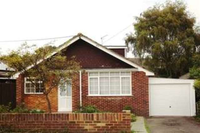  Image of 3 bedroom Chalet to rent in Hobb Lane Hedge End Southampton SO30 at Southampton, SO30 0GQ