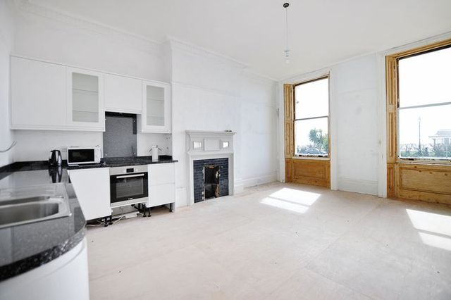  Image of 2 bedroom Flat for sale in Heene Terrace Worthing BN11 at Heene Terrace  Worthing, BN11 3NR