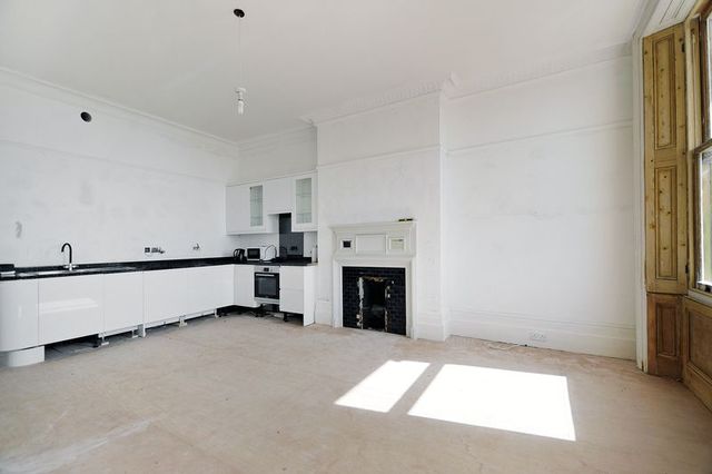  Image of 2 bedroom Flat for sale in Heene Terrace Worthing BN11 at Heene Terrace  Worthing, BN11 3NR