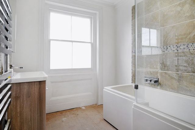  Image of 2 bedroom Flat for sale in Heene Terrace Worthing BN11 at Heene Terrace  Worthing, BN11 3NR