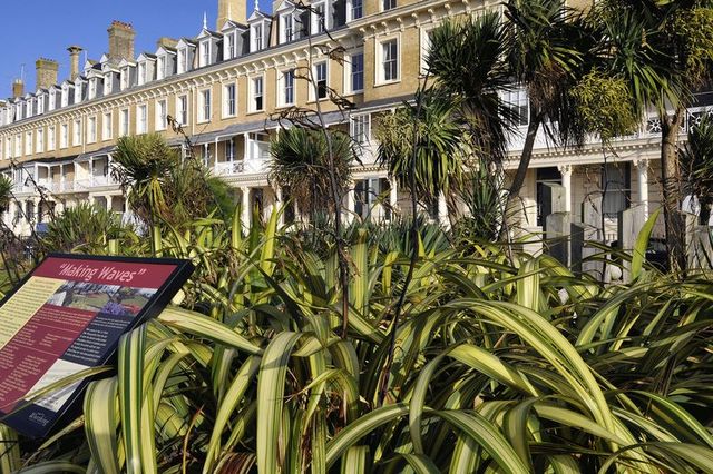  Image of 2 bedroom Flat for sale in Heene Terrace Worthing BN11 at Heene Terrace  Worthing, BN11 3NR