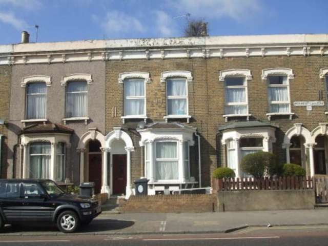  Image of 2 bedroom Flat to rent in High Road Leytonstone London E11 at High Road Leytonstone London, E11 4JT