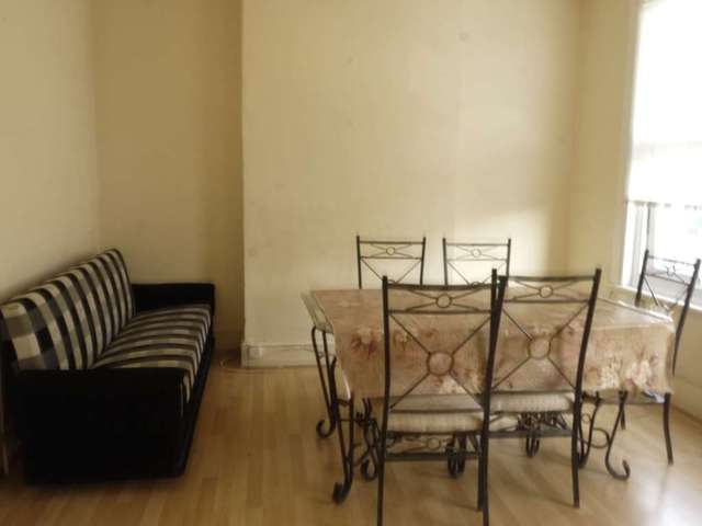  Image of 2 bedroom Flat to rent in High Road Leytonstone London E11 at High Road Leytonstone London, E11 4JT