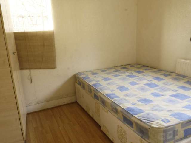  Image of 2 bedroom Flat to rent in High Road Leytonstone London E11 at High Road Leytonstone London, E11 4JT