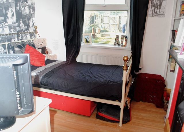  Image of 3 bedroom Terraced house for sale in Higher Port View Saltash PL12 at Higher Port View  Saltash, PL12 4BX