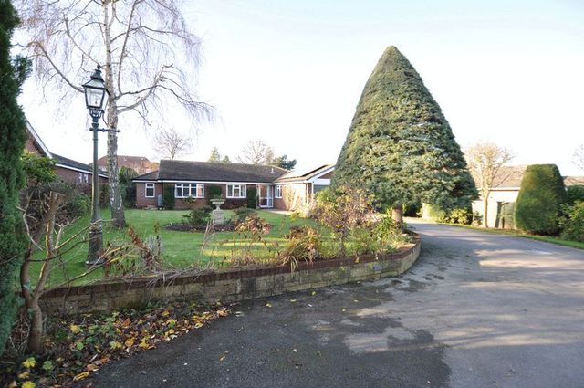  Image of 3 bedroom Detached house for sale in South Hill Rolleston-on-Dove Burton-on-Trent DE13 at South Hill Rolleston-On-Dove Burton-On-Trent, DE13 9AT