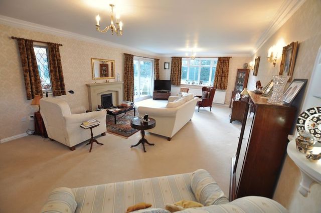  Image of 3 bedroom Detached house for sale in South Hill Rolleston-on-Dove Burton-on-Trent DE13 at South Hill Rolleston-On-Dove Burton-On-Trent, DE13 9AT