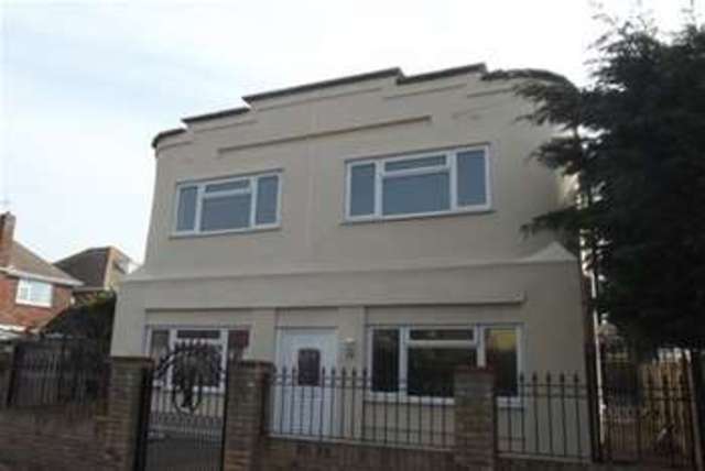  Image of 3 bedroom Flat to rent in Primrose Road Holland-on-Sea Clacton-on-Sea CO15 at Clacton-on-Sea, CO15 5PX