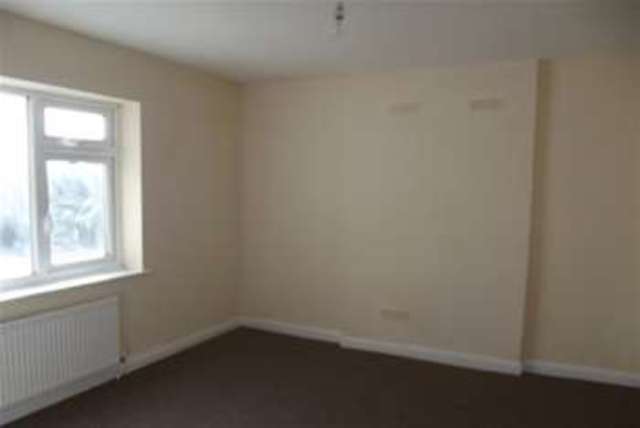 Image of 3 bedroom Flat to rent in Primrose Road Holland-on-Sea Clacton-on-Sea CO15 at Clacton-on-Sea, CO15 5PX