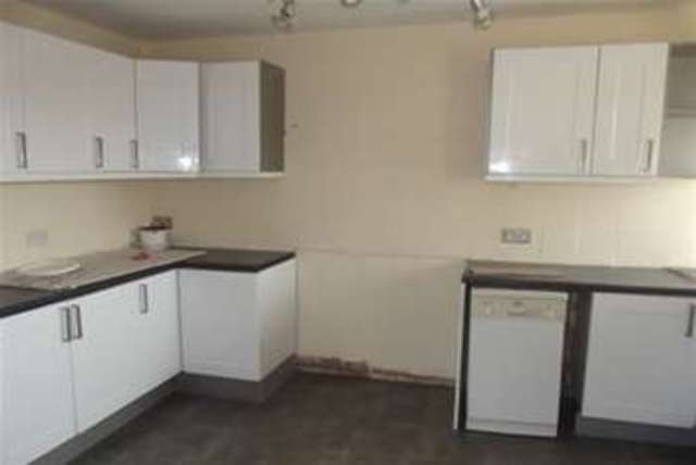  Image of 3 bedroom Flat to rent in Primrose Road Holland-on-Sea Clacton-on-Sea CO15 at Clacton-on-Sea, CO15 5PX