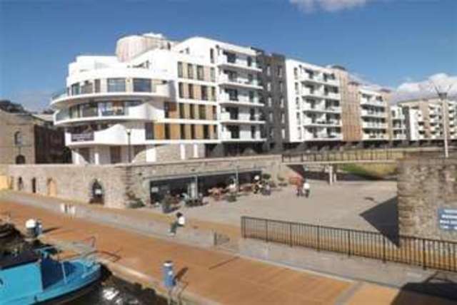  Image of 2 bedroom Flat to rent in Millennium Promenade Bristol BS1 at Bristol, BS1 5SW