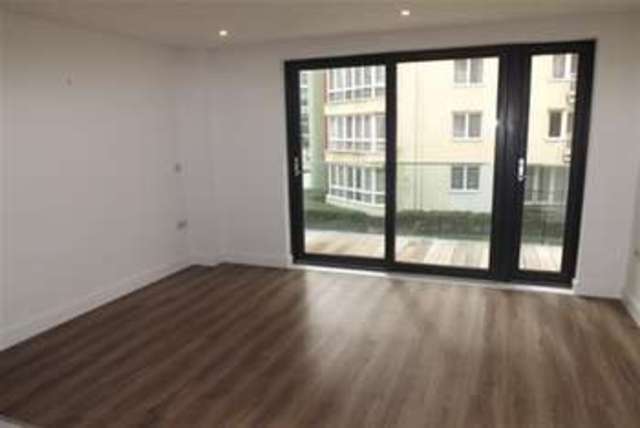  Image of 2 bedroom Flat to rent in Millennium Promenade Bristol BS1 at Bristol, BS1 5SW