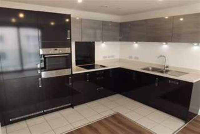  Image of 2 bedroom Flat to rent in Millennium Promenade Bristol BS1 at Bristol, BS1 5SW