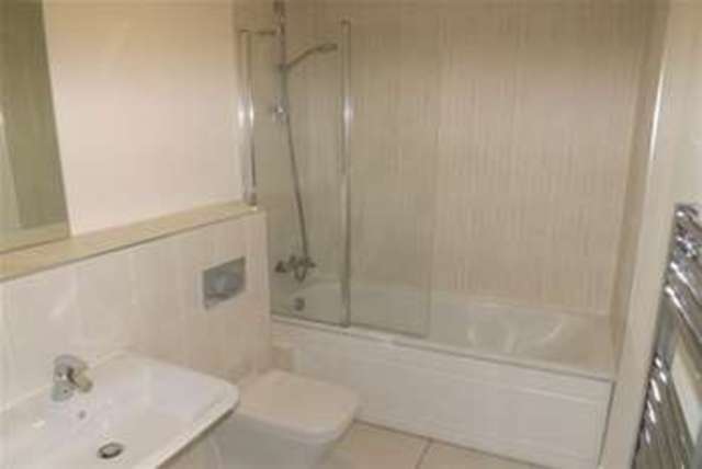 Image of 2 bedroom Flat to rent in Millennium Promenade Bristol BS1 at Bristol, BS1 5SW
